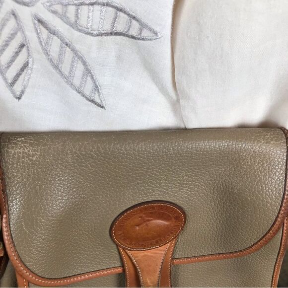 Dooney & Bourke Vintage Essex saddlebag taupe & cognac AWL pebble crossbody bag - Picture 4 of 15